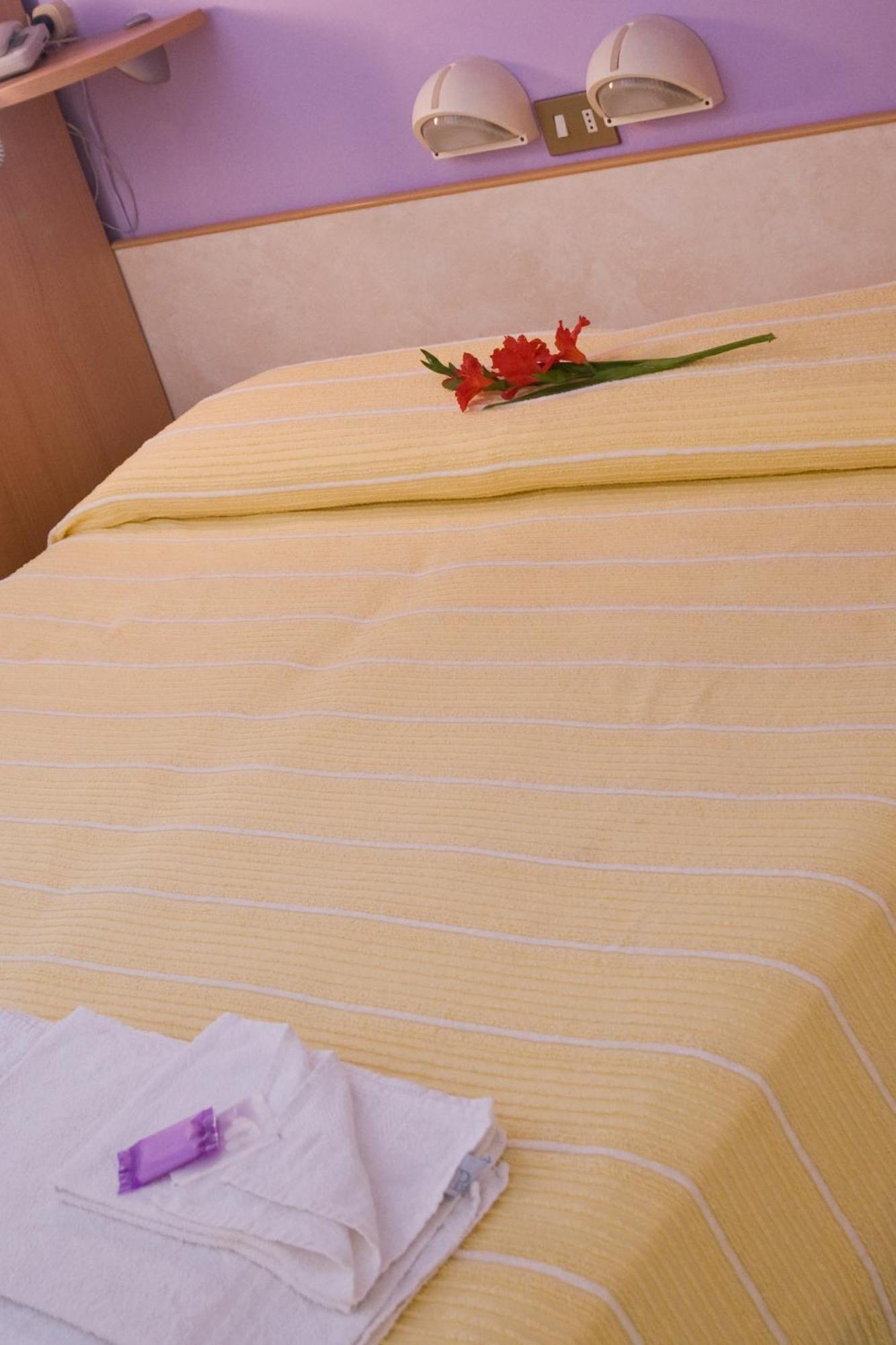Hotel Moja Чезенатико Екстериор снимка