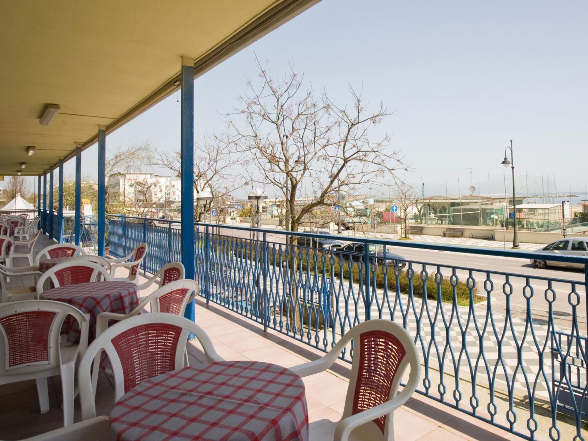 Hotel Moja Чезенатико Екстериор снимка