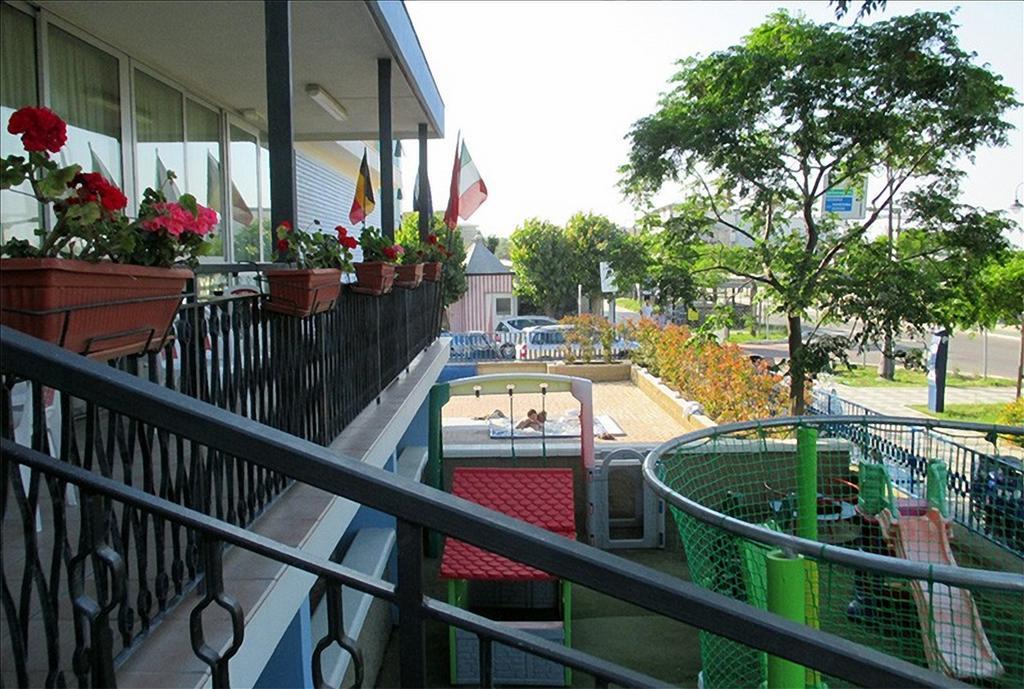 Hotel Moja Чезенатико Екстериор снимка