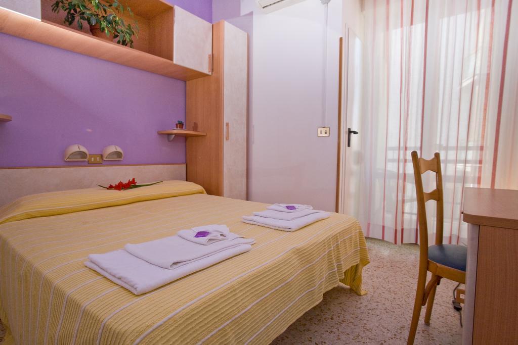 Hotel Moja Чезенатико Стая снимка