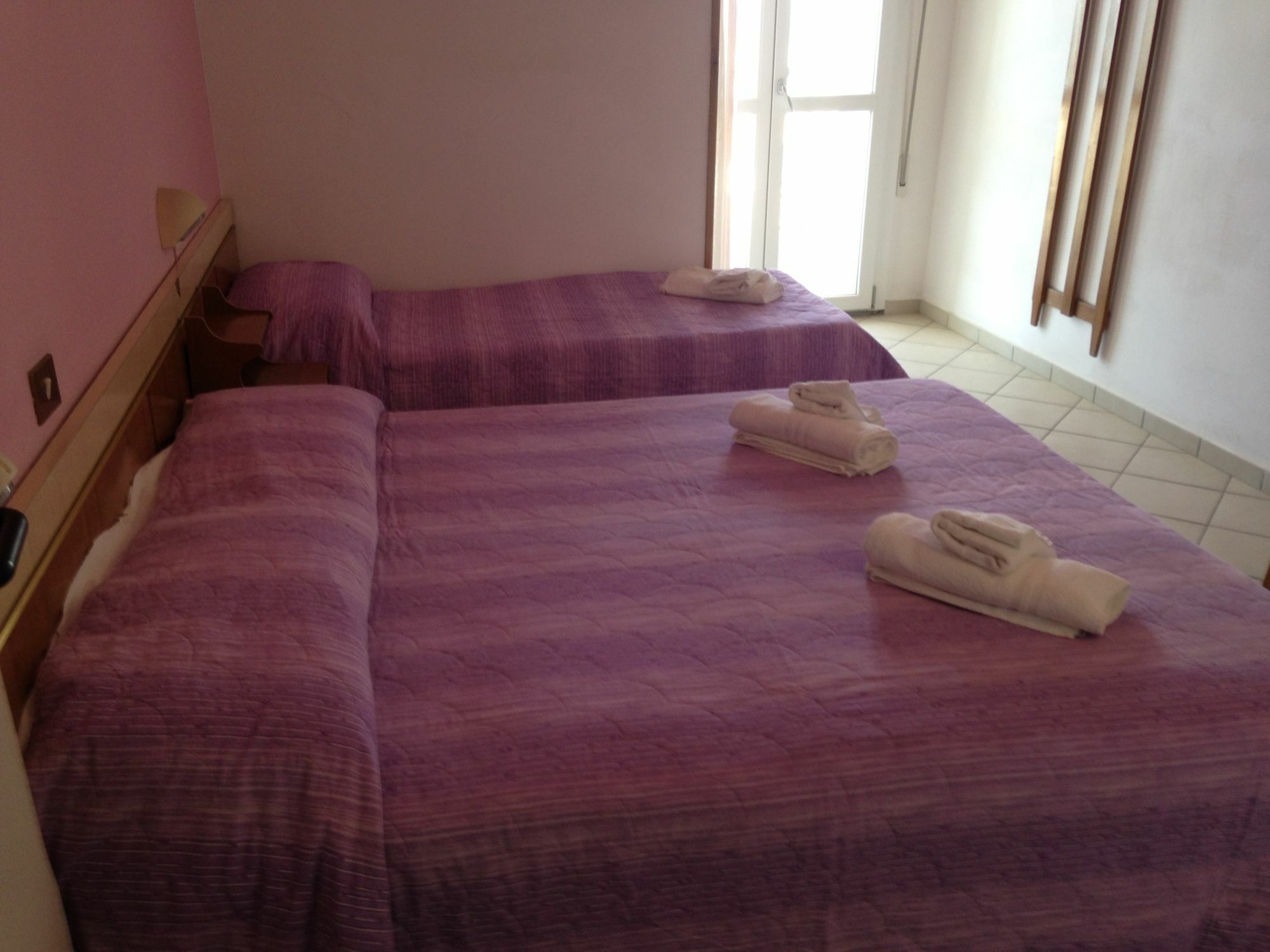 Hotel Moja Чезенатико Екстериор снимка